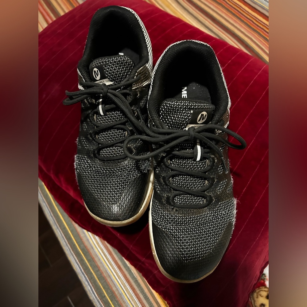 Merrill Qform2 Black Mesh trail runner.